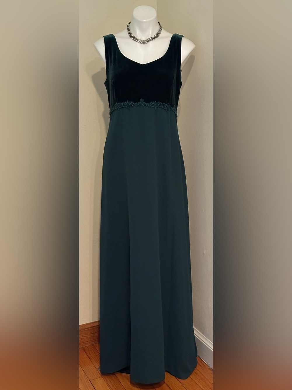 David's Bridal NWT Dark Green Velvet Bodice Sheer Chapel Train Maxi Dress Sz 12